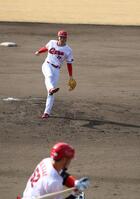 　シート打撃に登板した常広は、末包を見逃し三振に斬る（撮影・畠山賢大）