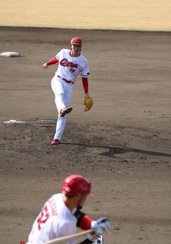 　シート打撃に登板した常広は、末包を見逃し三振に斬る（撮影・畠山賢大）