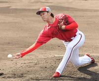 　シート打撃に登板した鈴木