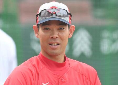 【写真】広島・秋山がまさか 怒りの表情でにらみつける