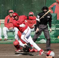 　７回、適時打を放つモンテロ（撮影・市尻達拡）