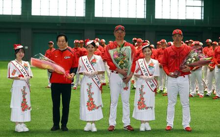 広島・新井監督 開幕投手は?「沖縄に来ても塹江」 「腕が振れてるピッチャーも多かったな」一問一答