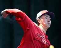 　ブルペンで投球練習する常広（撮影・山口登）