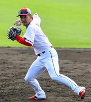 　ノックを受ける矢野（撮影・山口登）