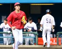 　１回、無失点に抑えベンチに戻る常広（撮影・山口登）