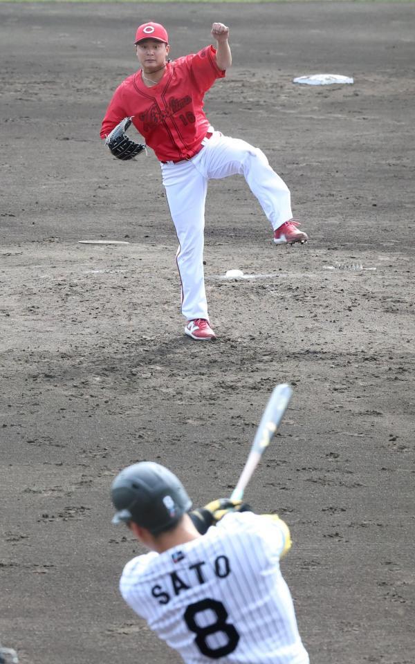 　３回、佐藤輝を空振り三振に仕留める森（撮影・田中太一）