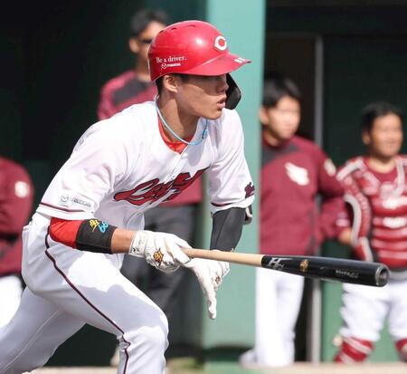 　６回、中前打を放つ二俣（撮影・市尻達拡）