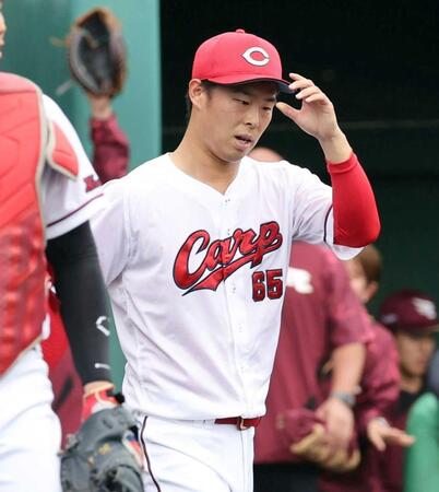 　１回、失点を重ねて厳しい表情の玉村（撮影・市尻達拡）