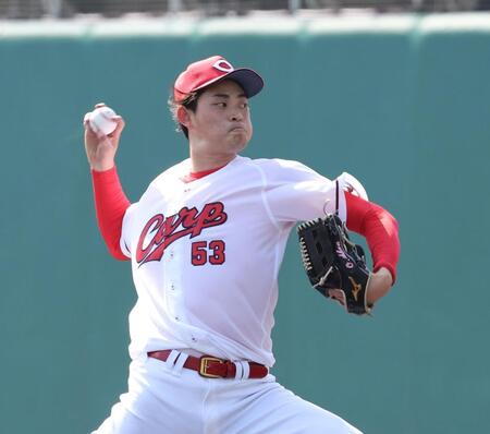 　３番手で登板し、好投する岡本（撮影・市尻達拡）