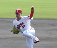 　躍動感あるフォームで、２回無失点と好投した佐藤柳（撮影・市尻達拡）