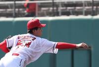 　５回から３番手で登板し、３者連続三振に斬った岡本（撮影・市尻達拡）