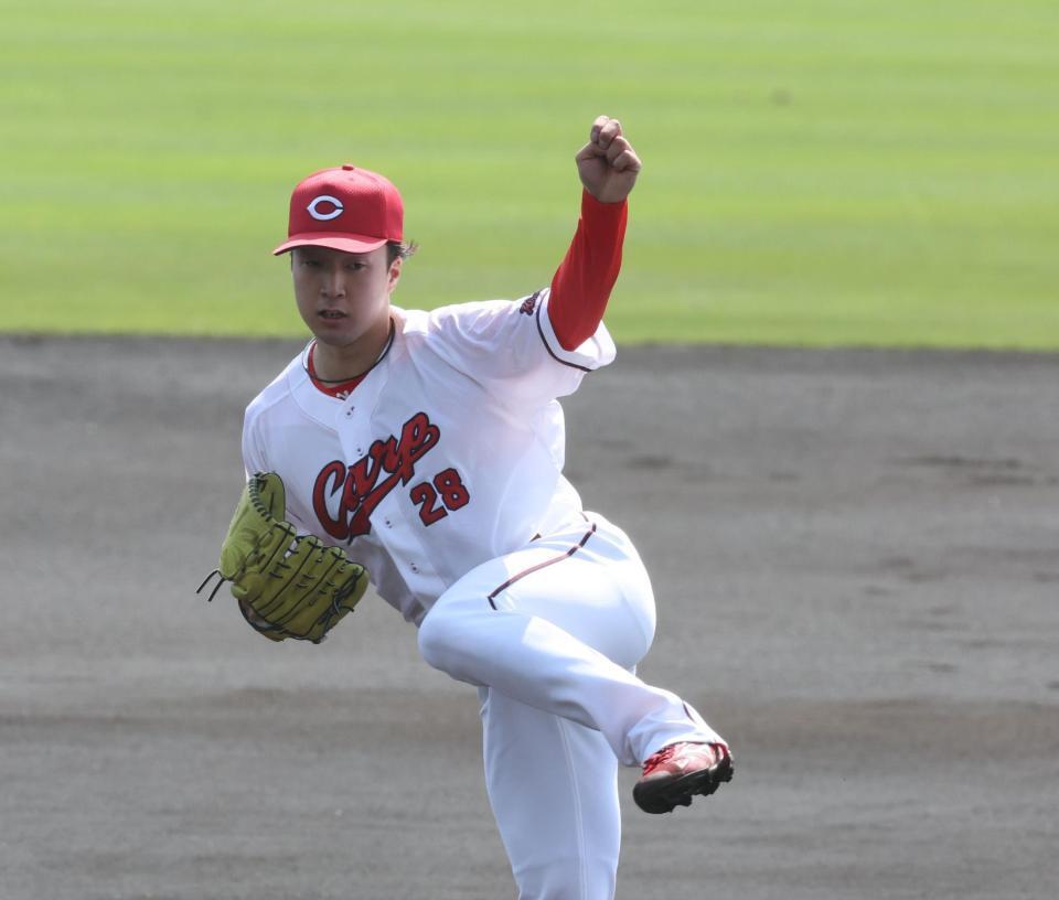 　躍動感あるフォームで、２回無失点と好投した佐藤柳（撮影・市尻達拡）