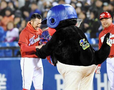 広島・菊池涼介　つば九郎担当者の訃報に驚き隠せず「長年仲良くさせてもらっていたのでショックです」