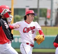 　２回、一塁へベースカバーに走る常広（撮影・市尻達拡）