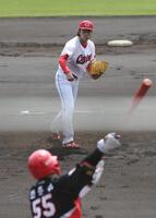 　１回、最後の打者を空振り三振に仕留める常広（撮影・市尻達拡）