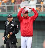 広島・新井監督 巨人・阿部監督からまさかのプレゼント「私の