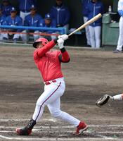 　２回、左中間への２ランを放つモンテロ（撮影・市尻達拡）