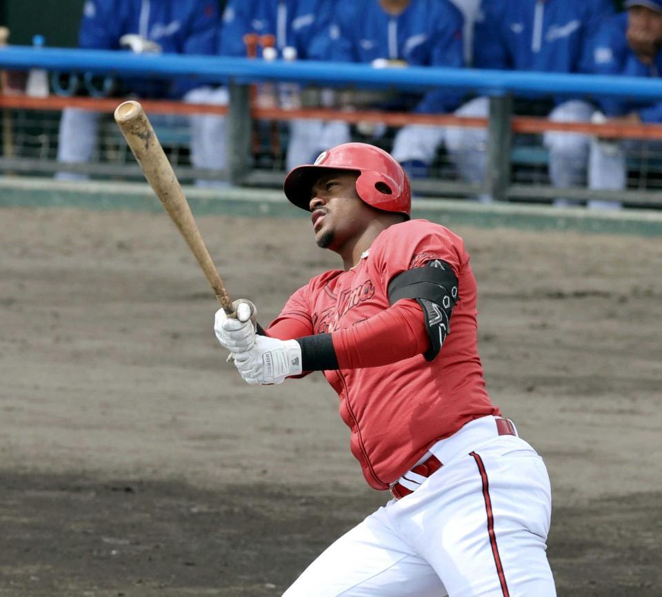 　２回、逆転２ランを放つモンテロ（撮影・市尻達拡）