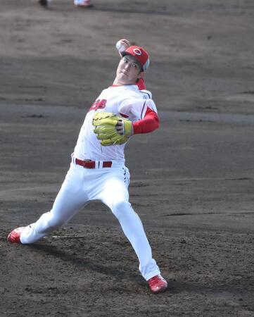 　シート打撃登板で、力投する森下（撮影・市尻達拡）