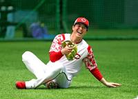 　ノック中に笑顔を見せる森下