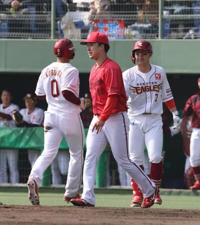 　１回、浅村の左前タイムリーで小深田の生還を許す佐藤柳（撮影・市尻達拡）