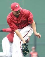 　３回、村林の打球を体で止める森