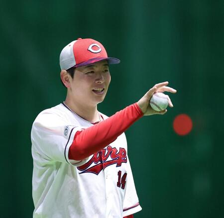 　キャッチボールでチェンジアップを投げる大瀬良（撮影・市尻達拡）