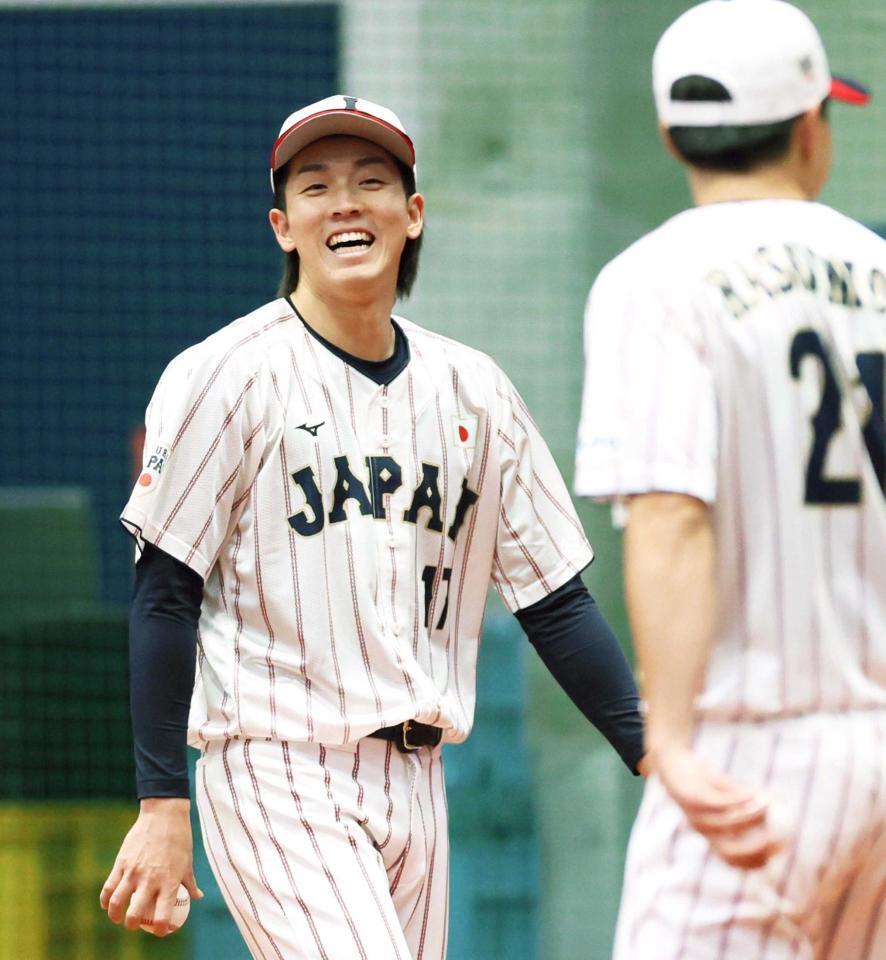 　笑顔を見せて練習する常広（撮影・立川洋一郎）