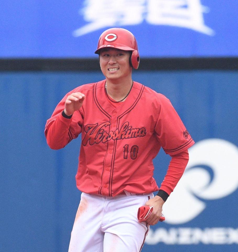 　１回、打者・二俣の時に一塁走者・佐々木は二盗に失敗（撮影・佐々木彰尚）