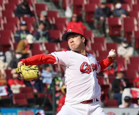 　２番手で登板し、好投する佐藤柳（撮影・市尻達拡）