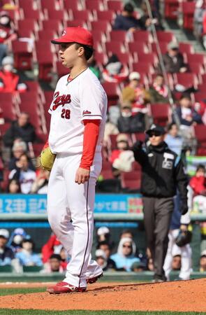 ５回、ボークを取られる佐藤柳（撮影・市尻達拡）