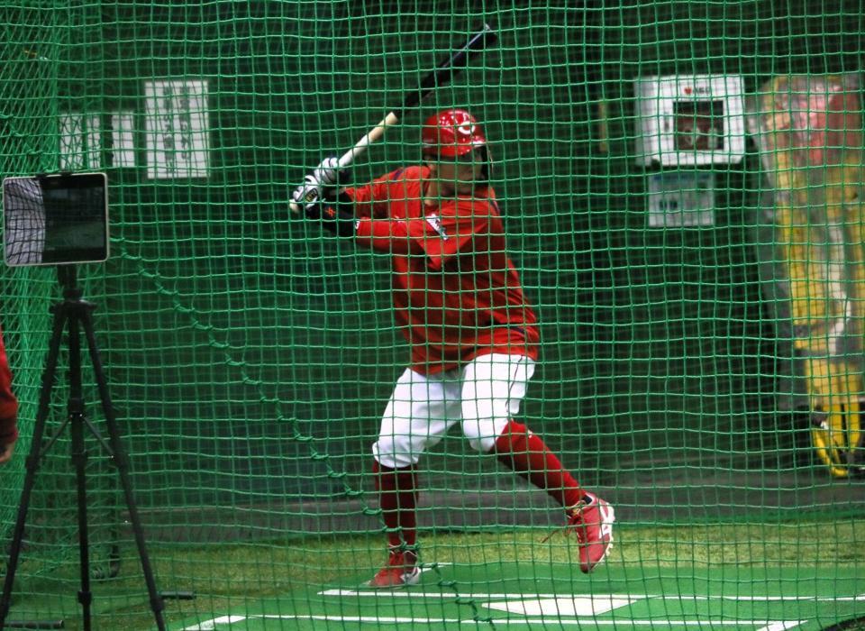 　打撃練習を行う石原（撮影・畠山賢大）