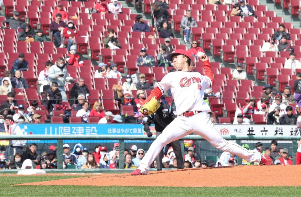 本拠地初マウンド登板で、躍動する佐藤柳（撮影・市尻達拡）