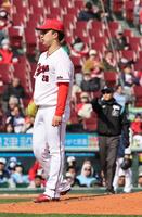 ５回、ボークを取られる佐藤柳（撮影・市尻達拡）