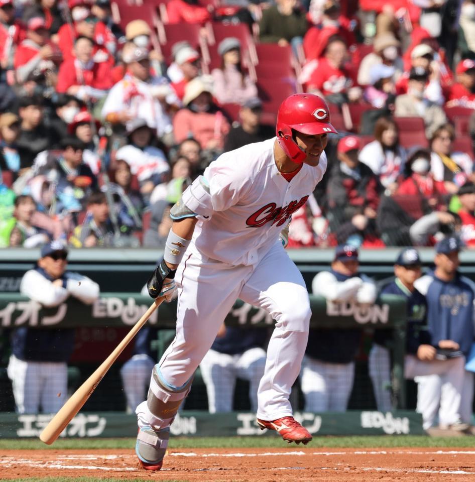 　２回、一直に倒れる田村（撮影・市尻達拡）