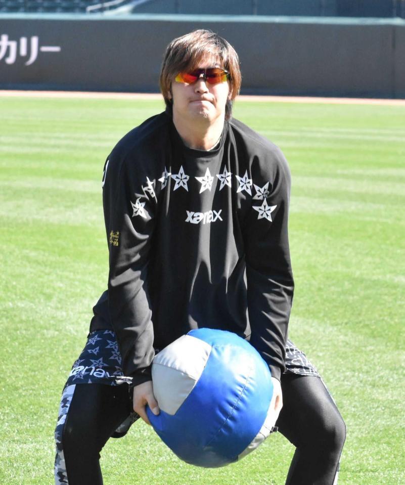 　トレーニングを行う床田