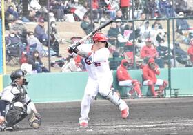 　１回、復帰後初打席に立つ石原