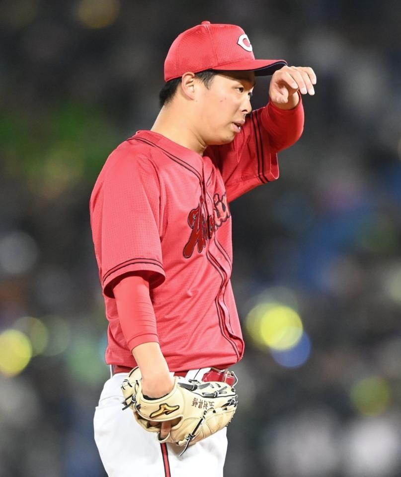 　４回、ヤクルト打線につかまり２点先制を許した玉村（撮影・園田高夫）