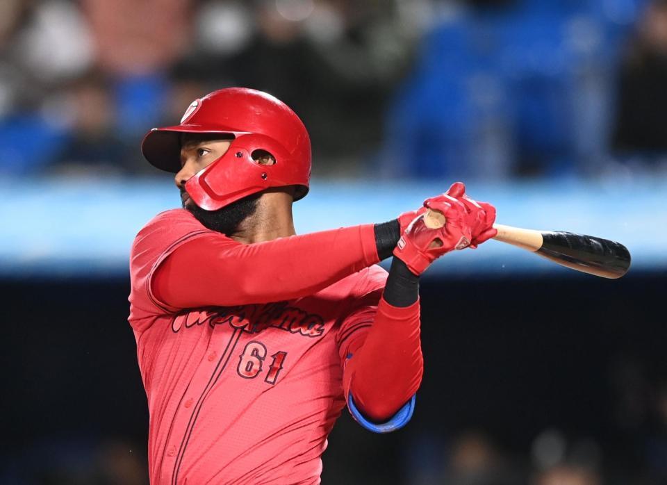 　５回、左前打を放ったファビアン（撮影・園田高夫）