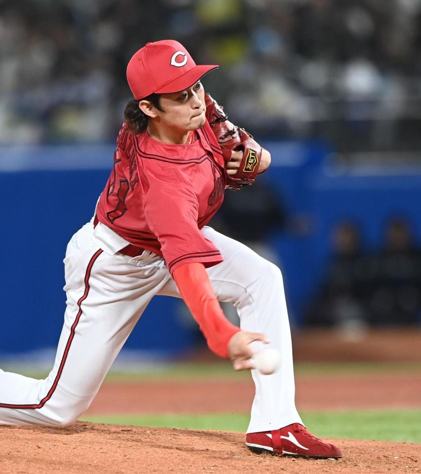 　２番手で登板し好投する鈴木（撮影・園田高夫）