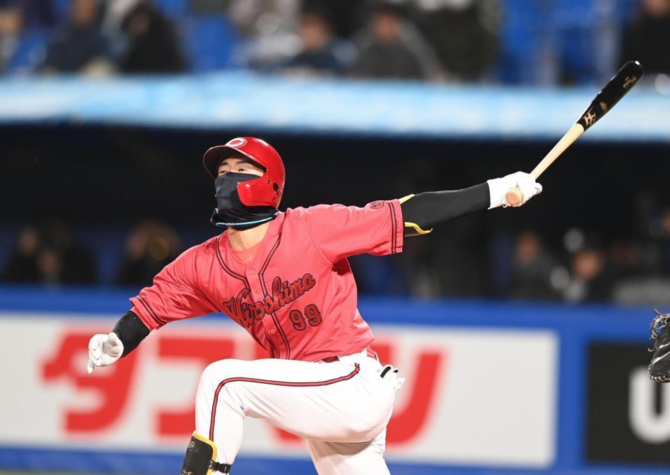 　６回、空振り三振に倒れた二俣（撮影・園田高夫）