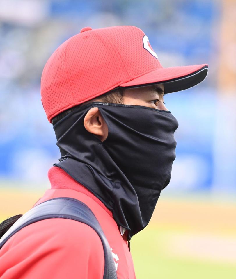 　フェイスガードをした二俣（撮影・園田高夫）