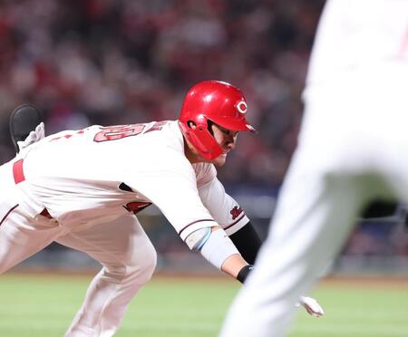 　４回、一塁へのヘッドスライディングで二塁タイムリー内野安打を勝ち取る田村（撮影・市尻達拡）