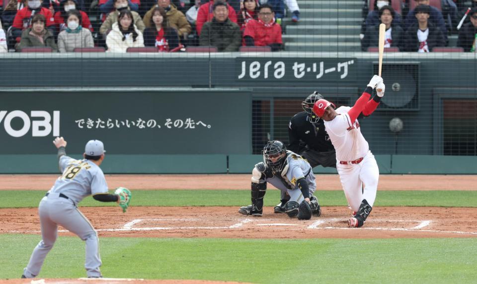 　７回、空振り三振に倒れるモンテロ＝３０日