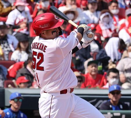 　２回、中前打を放つ末包（撮影・市尻達拡）