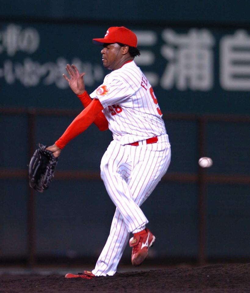 　危険球退場のロマノの後に登板したフェリシアーノ＝２００６年６月