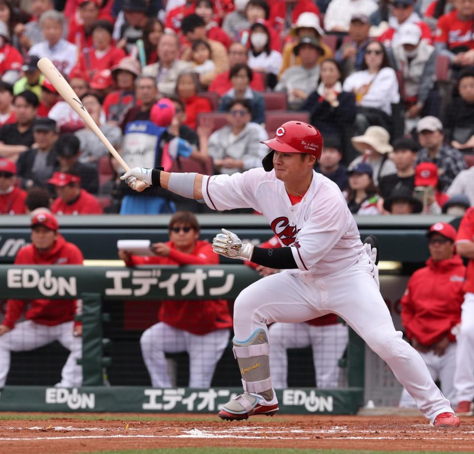 　３回、中越え三塁打を放つ田村（撮影・市尻達拡）