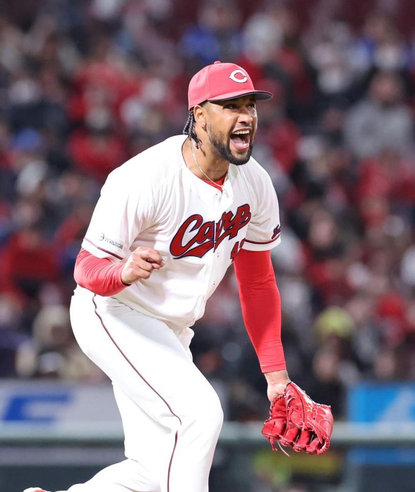 　５回、上林を空振り三振に斬り、雄たけびを上げるドミンゲス（撮影・市尻達拡）