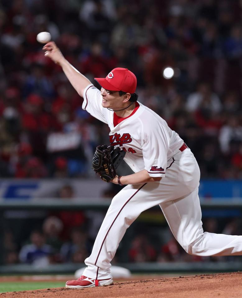 　先発し、力投する大瀬良（撮影・市尻達拡）