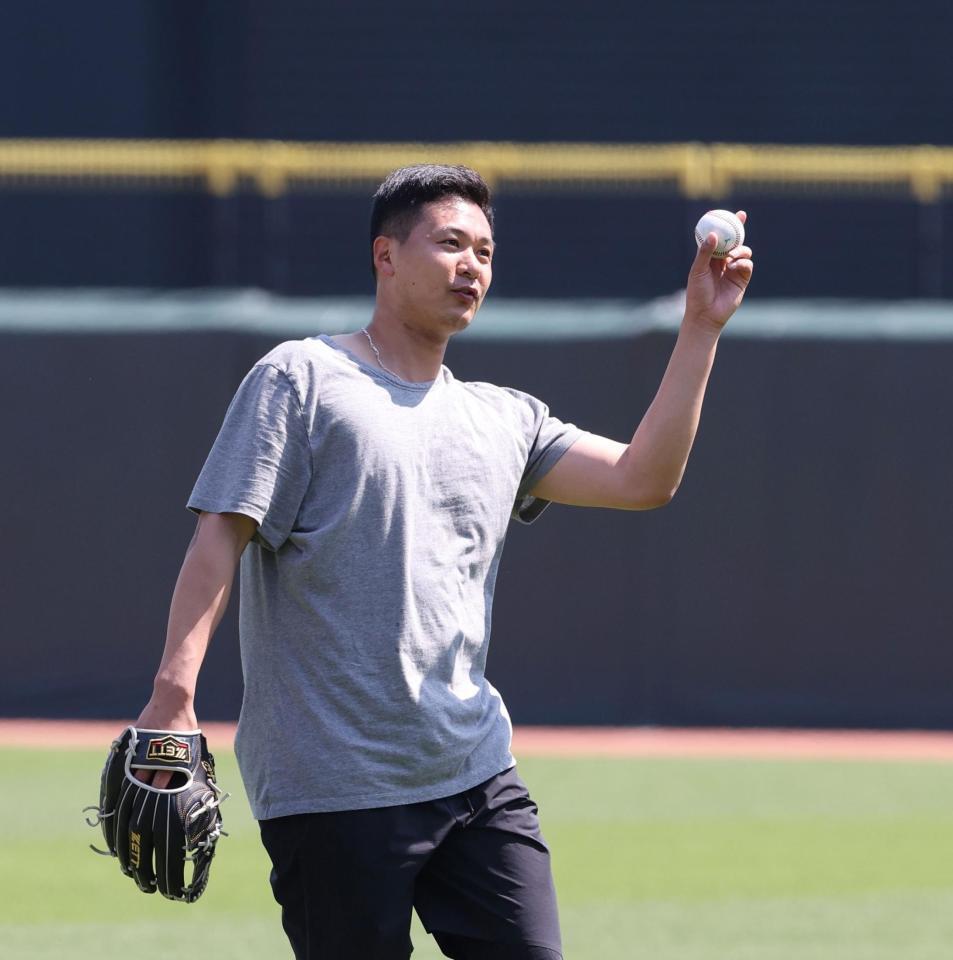 　キャッチボールをする森（撮影・市尻達拡）